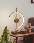Multifunktionale Nachttischlampe mit Uhr