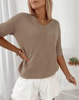 Suéter ligero de cuello en V y manga a media longitud para mujer - casual y refinado.