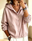 Chaqueta de mujer con capucha y botones, de corte holgado – un estilo desenfadado y cómodo, ideal para combinar con otras prendas