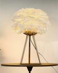 Tischlampe mit Federdesign