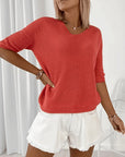 Suéter ligero de cuello en V y manga a media longitud para mujer - casual y refinado.