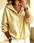 Chaqueta de mujer con capucha y botones, de corte holgado – un estilo desenfadado y cómodo, ideal para combinar con otras prendas