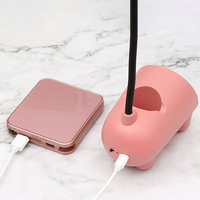 Schreibtischlampe in Form eines verspielten Häschen