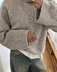 Dámský volný svetr z hladkého úpletu – měkký a pohodlný na nošení
