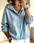 Chaqueta de mujer con capucha y botones, de corte holgado – un estilo desenfadado y cómodo, ideal para combinar con otras prendas