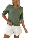 Suéter ligero de cuello en V y manga a media longitud para mujer - casual y refinado.