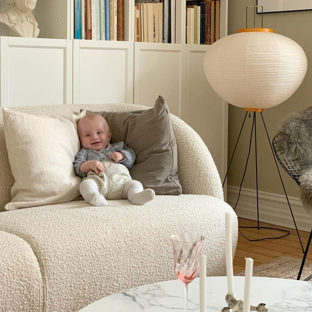 Minimalistyczna lampa stojąca inspirowana zenem