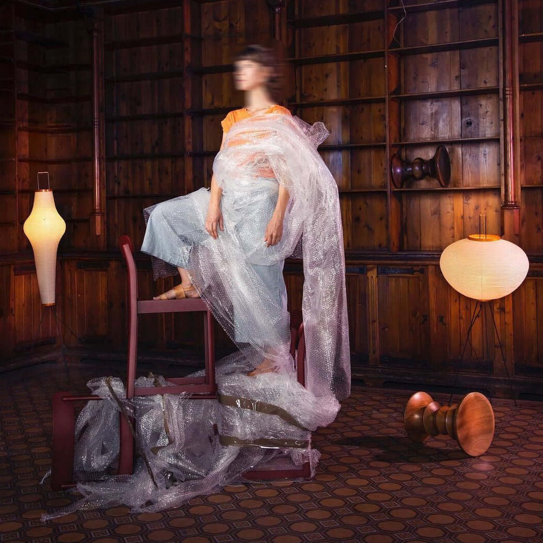 Minimalistyczna lampa stojąca inspirowana zenem