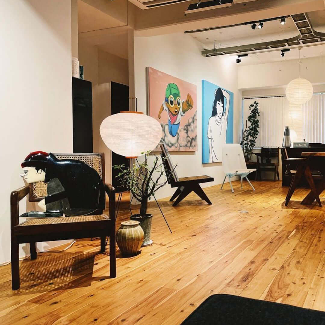 Minimalistyczna lampa stojąca inspirowana zenem