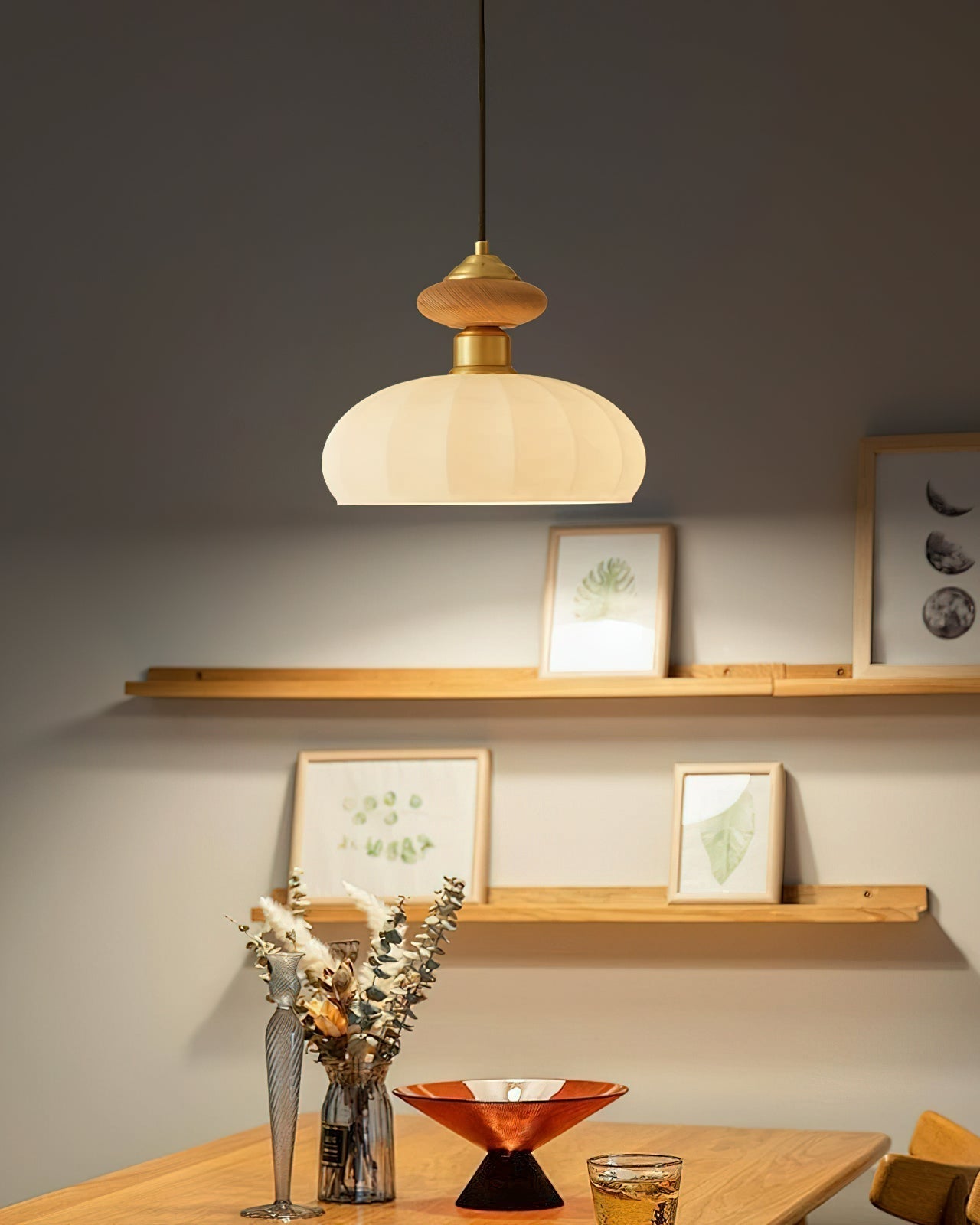 Nowoczesna lampa sufitowa w stylu połowy wieku