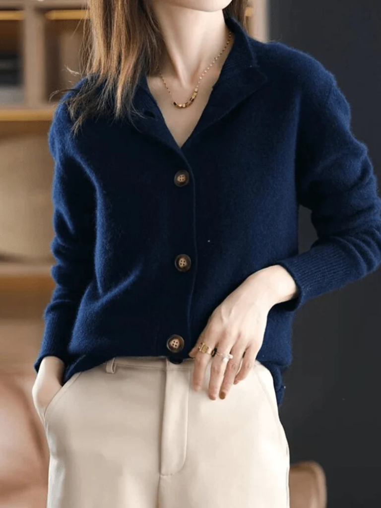 Women's button-up cardigan – Soft and easy to wear