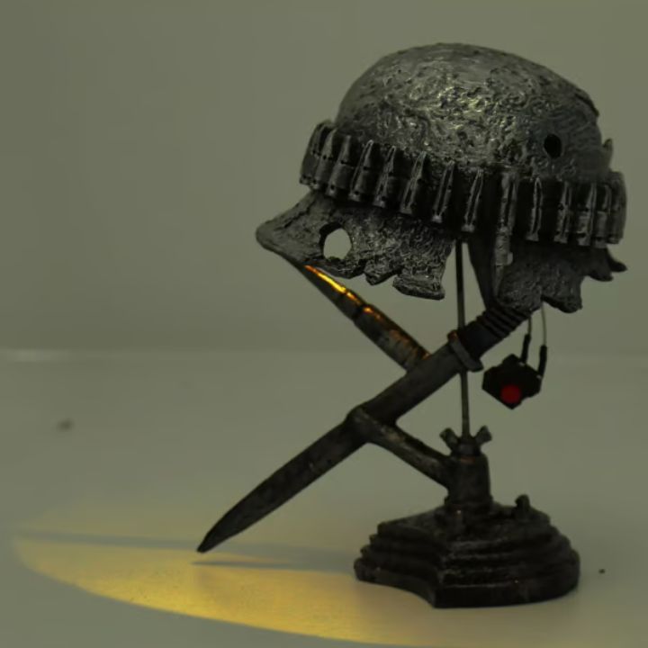 Casco Led Lámpara De Mesa