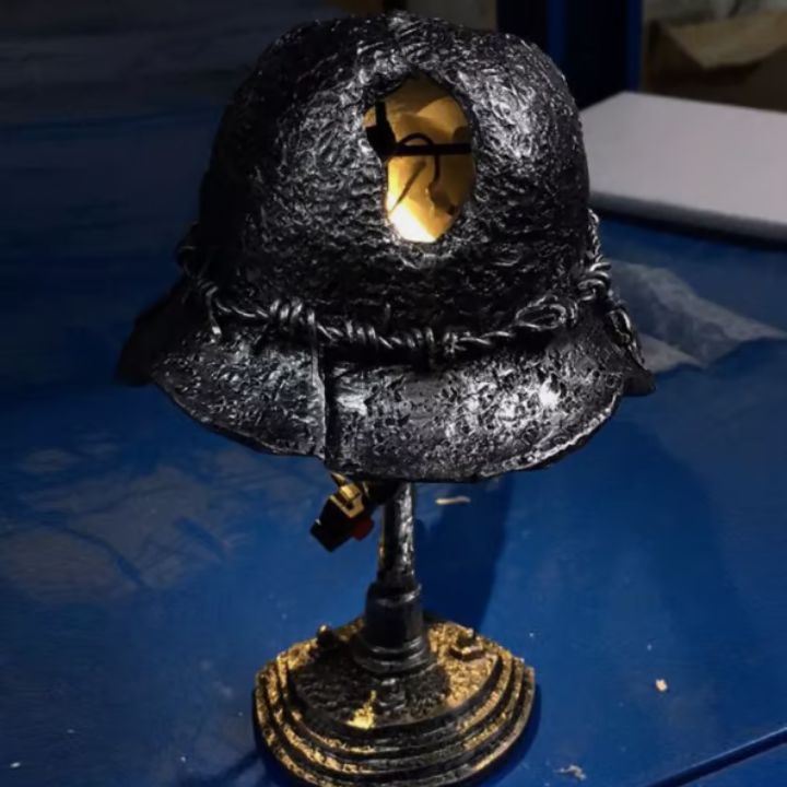 Casco Led Lámpara De Mesa