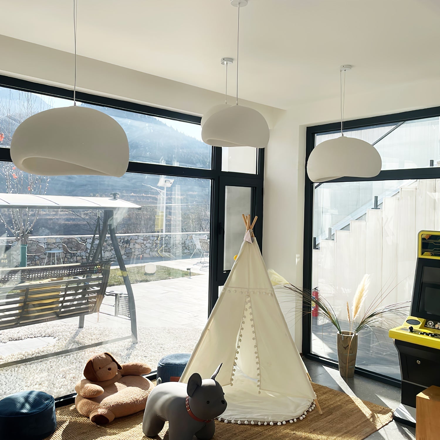 Minimalistyczna lampa sufitowa skandynawska w kształcie kamyka