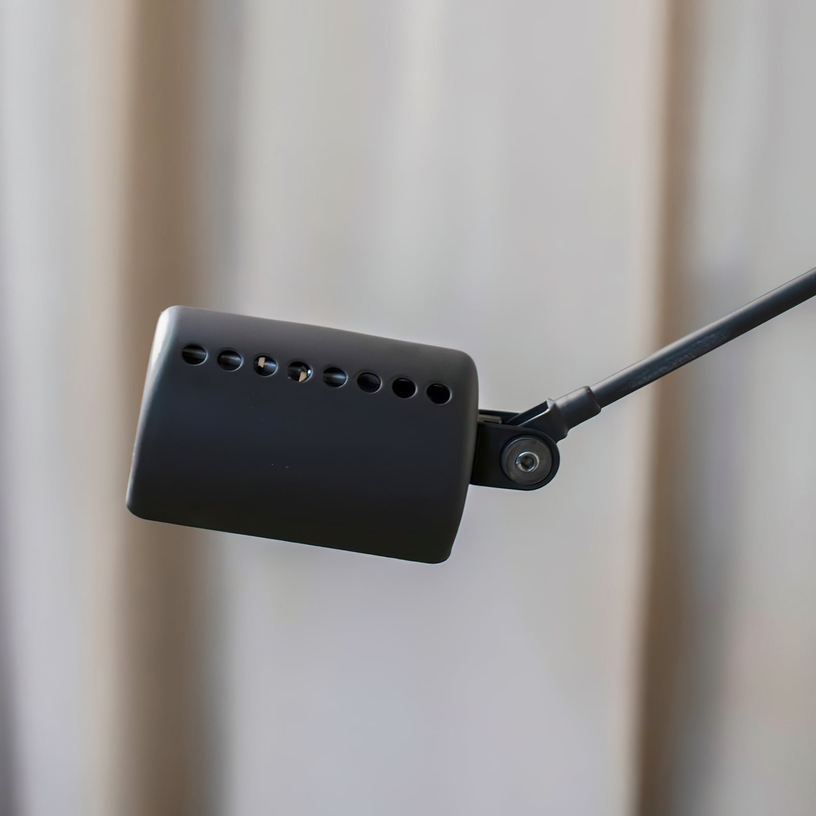 Minimalistyczna regulowana lampa stołowa w stylu przemysłowym