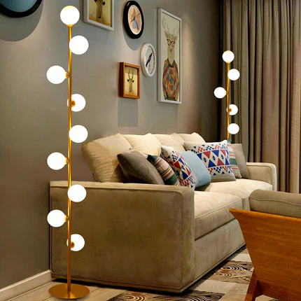 Minimalistyczna lampa stojąca skandynawska