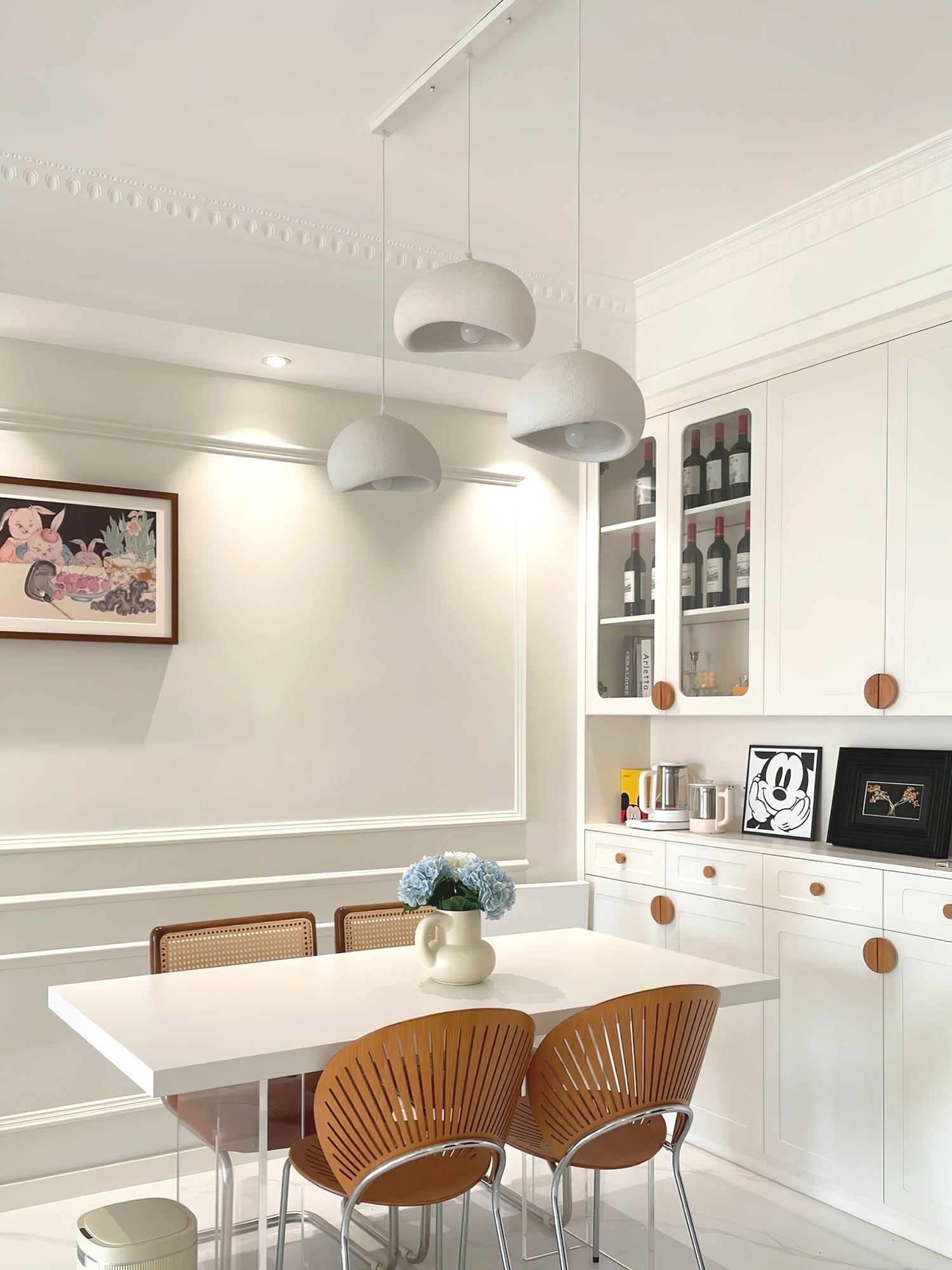 Minimalistyczna lampa sufitowa skandynawska w kształcie kamyka