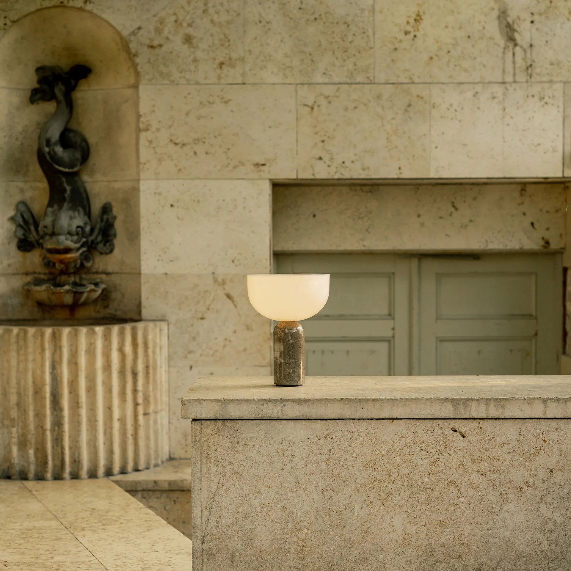 Lámpara De Mesa Escultural Portátil