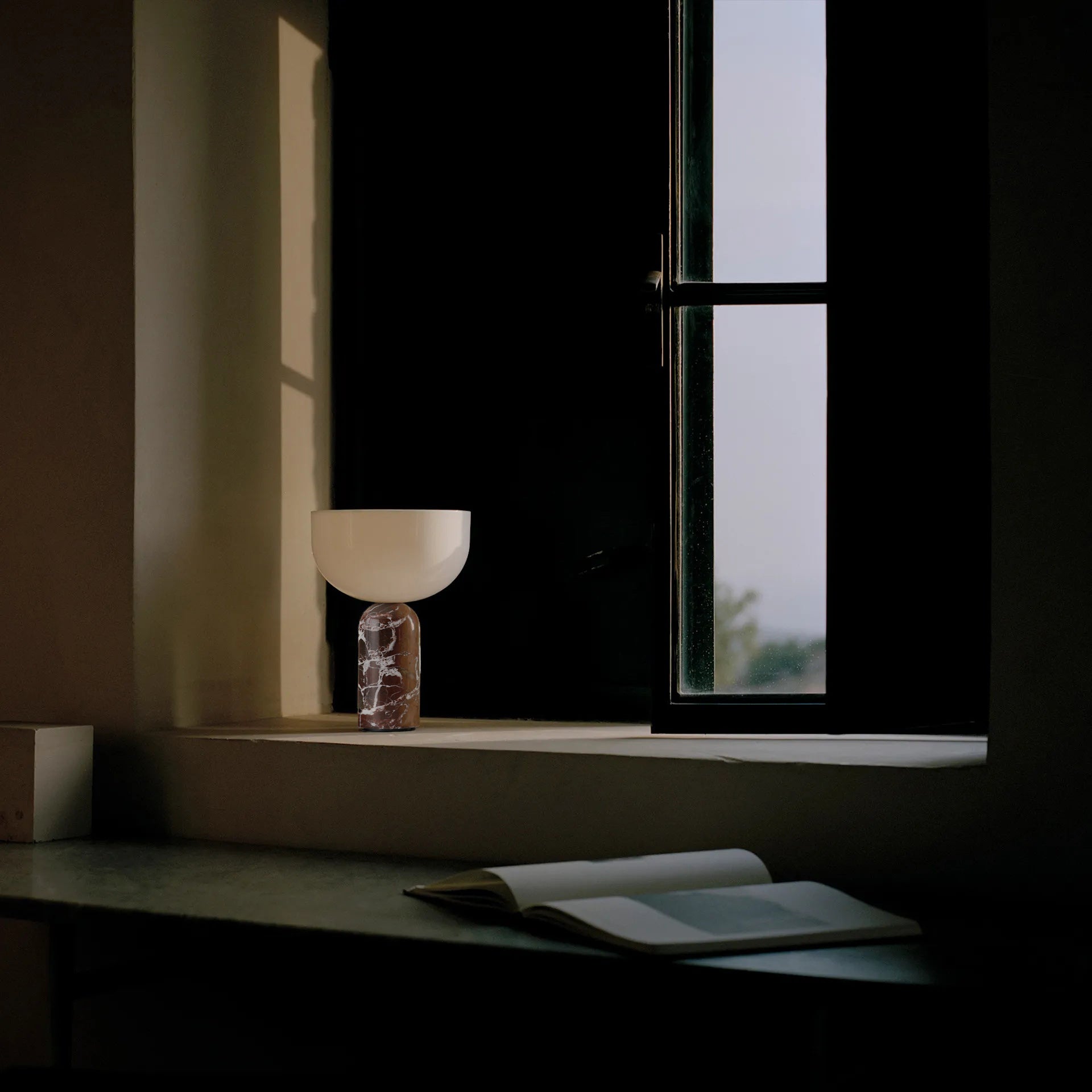 Lámpara De Mesa Escultural Portátil