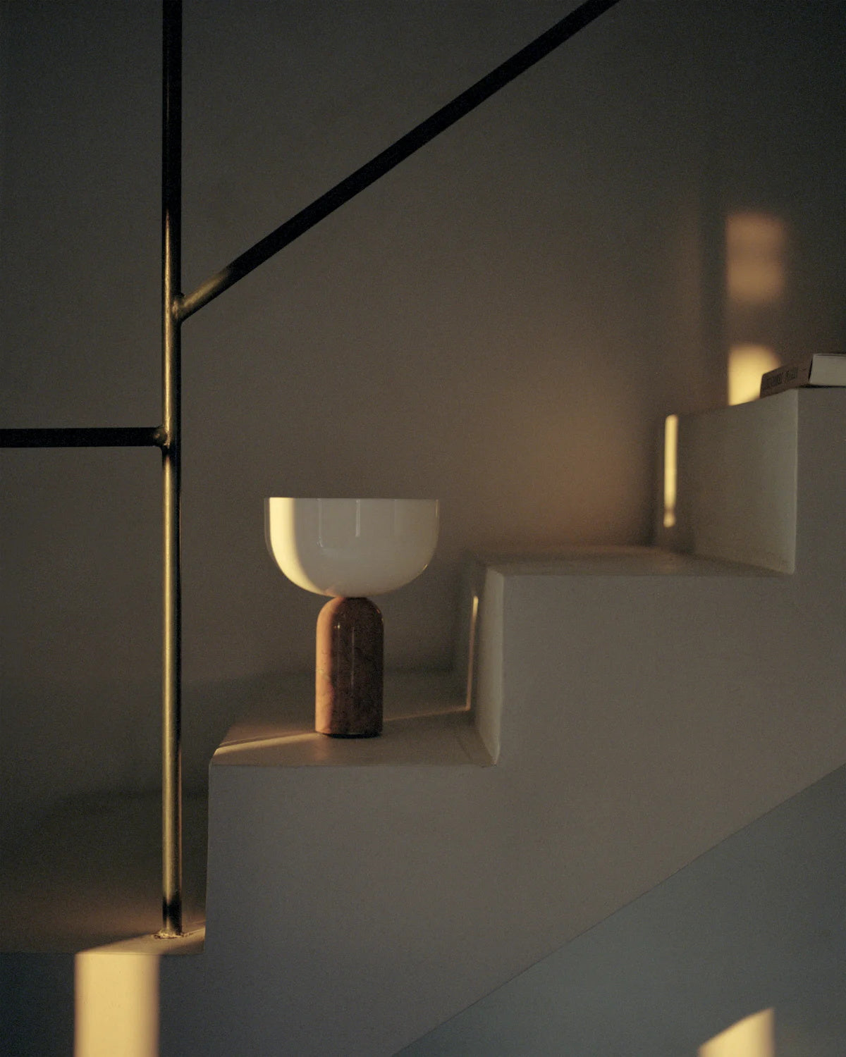 Lámpara De Mesa Escultural Portátil