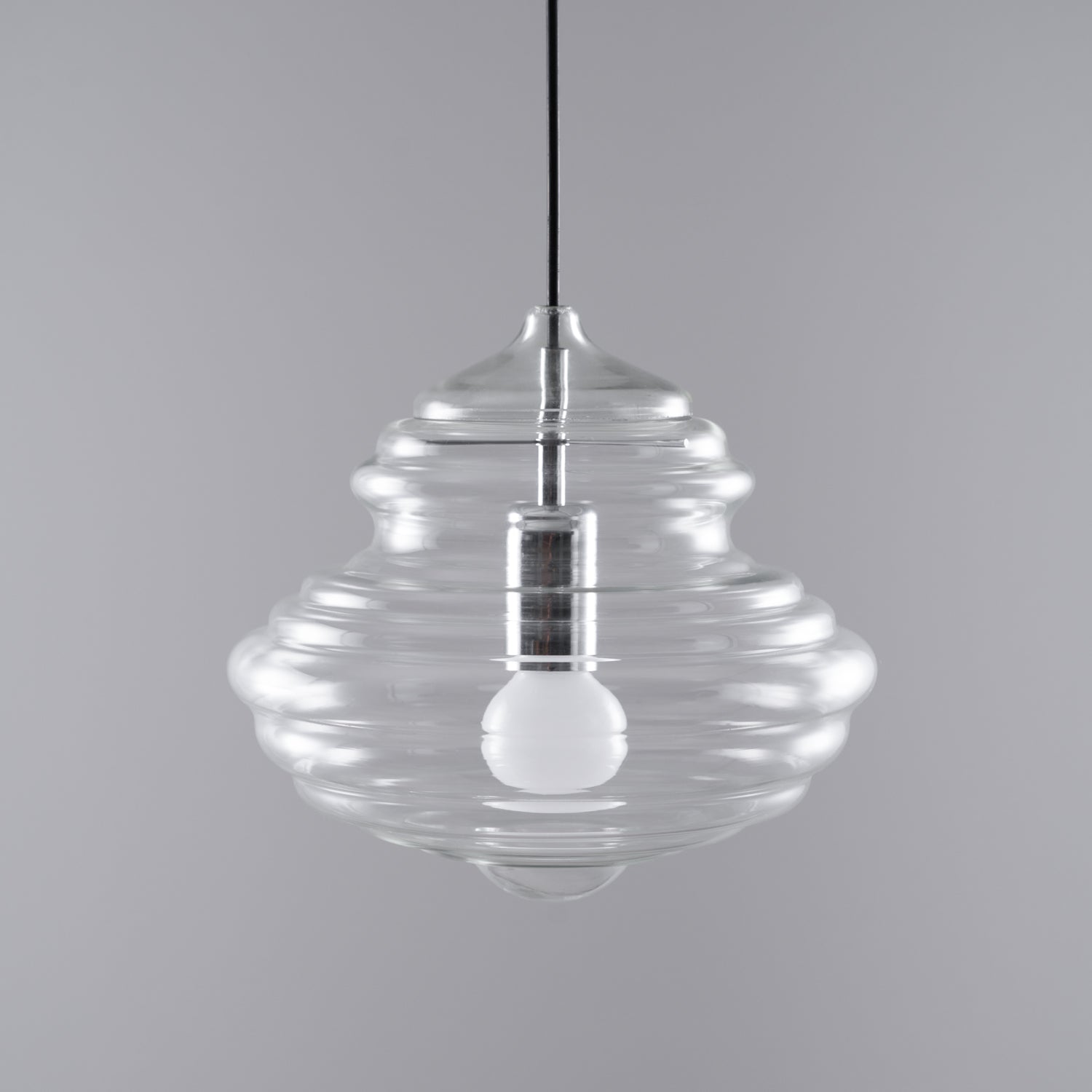 Lampa sufitowa o współczesnym wzornictwie art déco