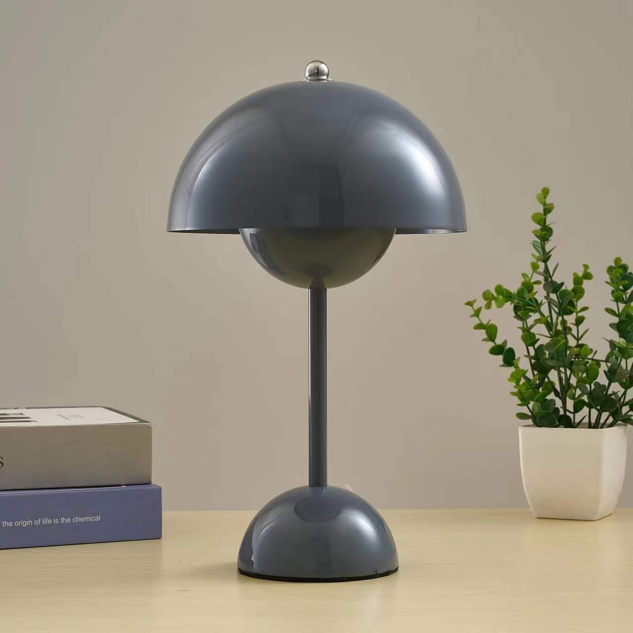 Wiederaufladbare Tischlampe im Altmodischen Stil