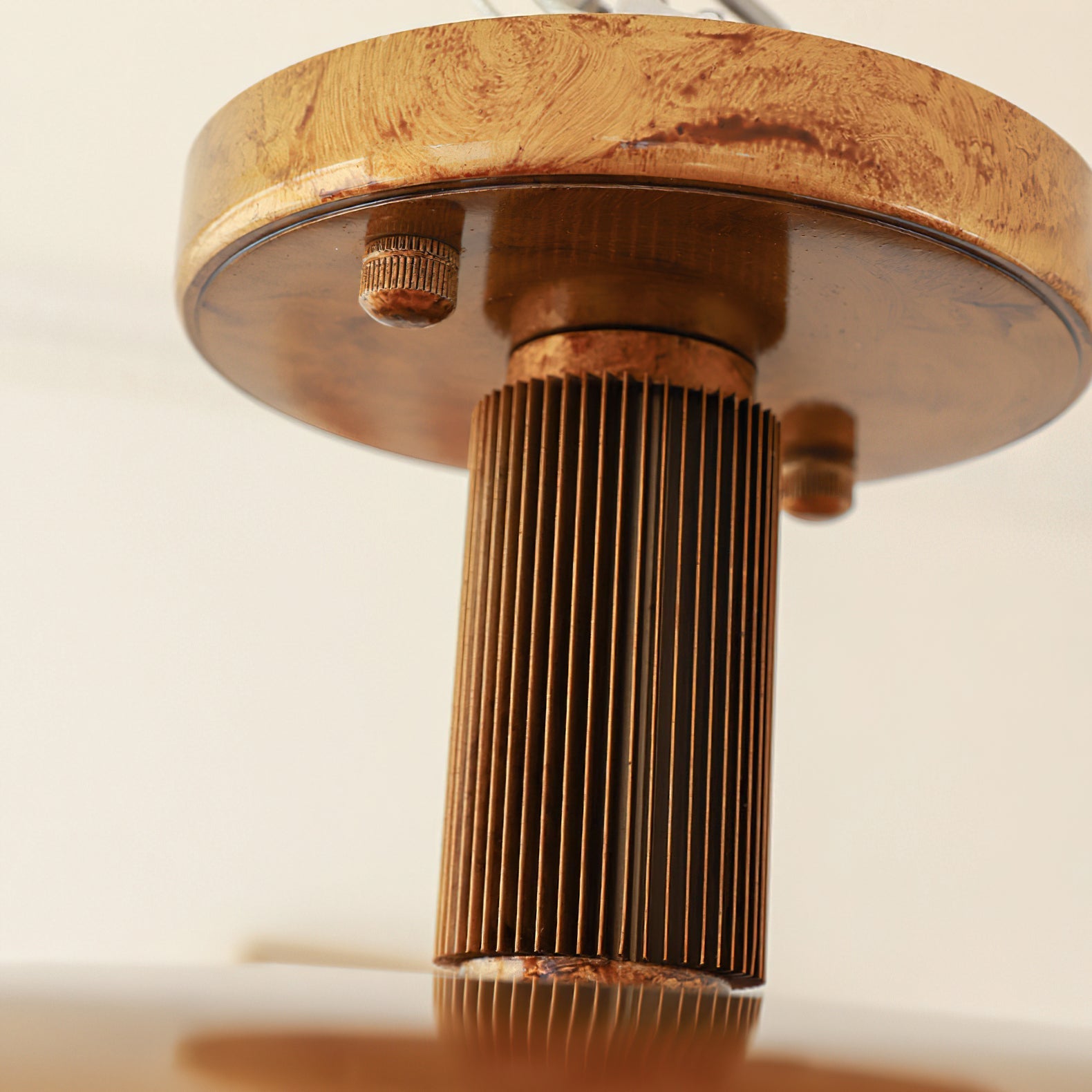 Nowoczesna lampa sufitowa w kształcie dysku