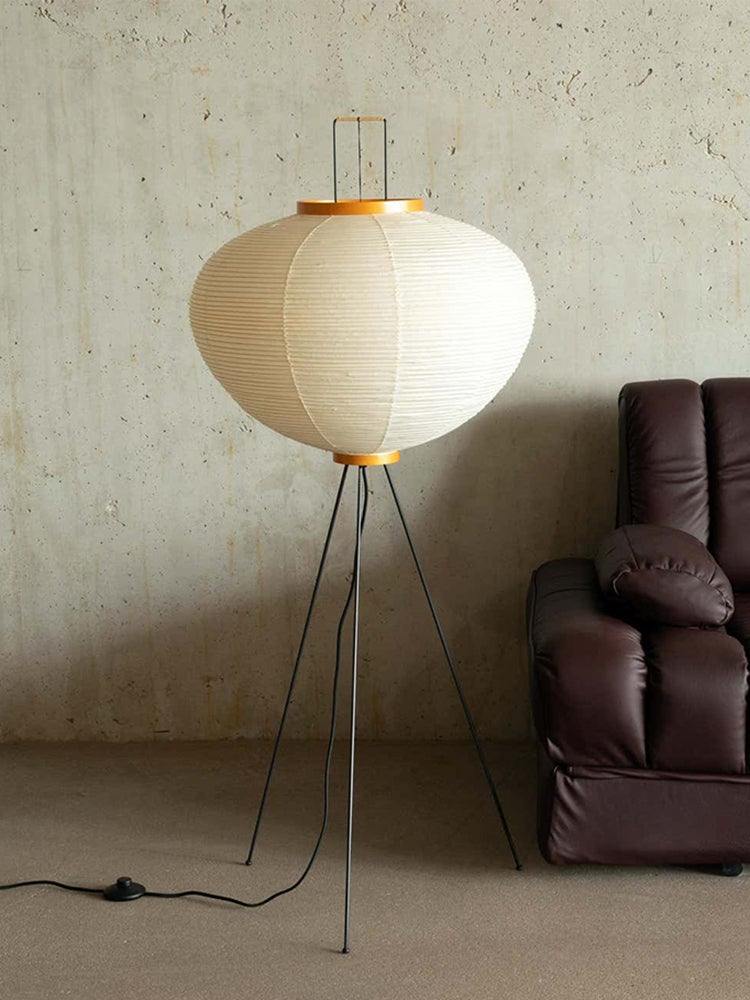 Minimalistyczna lampa stojąca inspirowana zenem