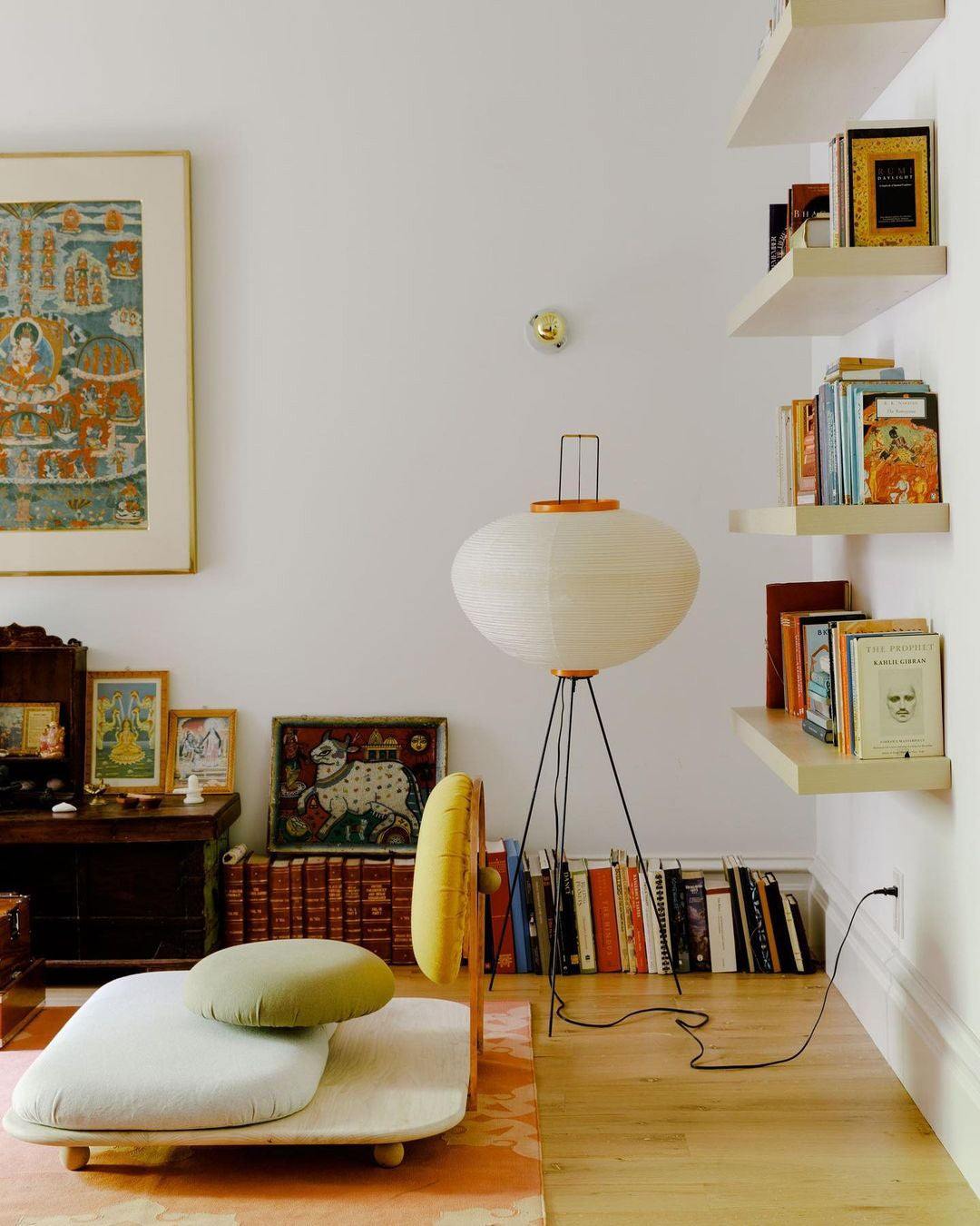 Minimalistyczna lampa stojąca inspirowana zenem