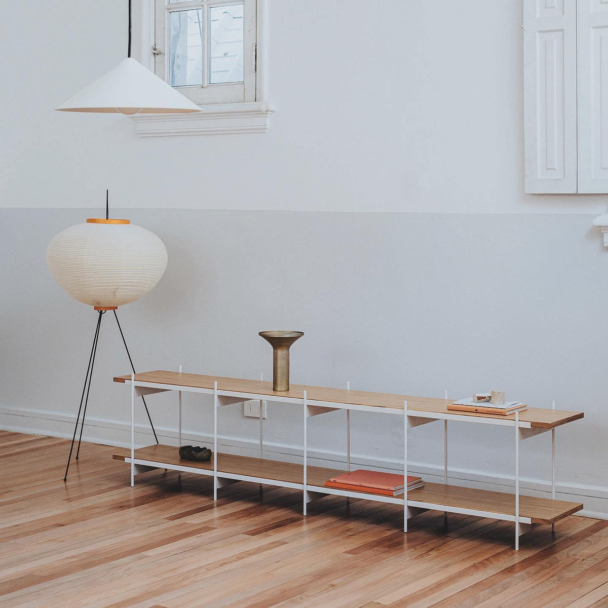 Minimalistyczna lampa stojąca inspirowana zenem