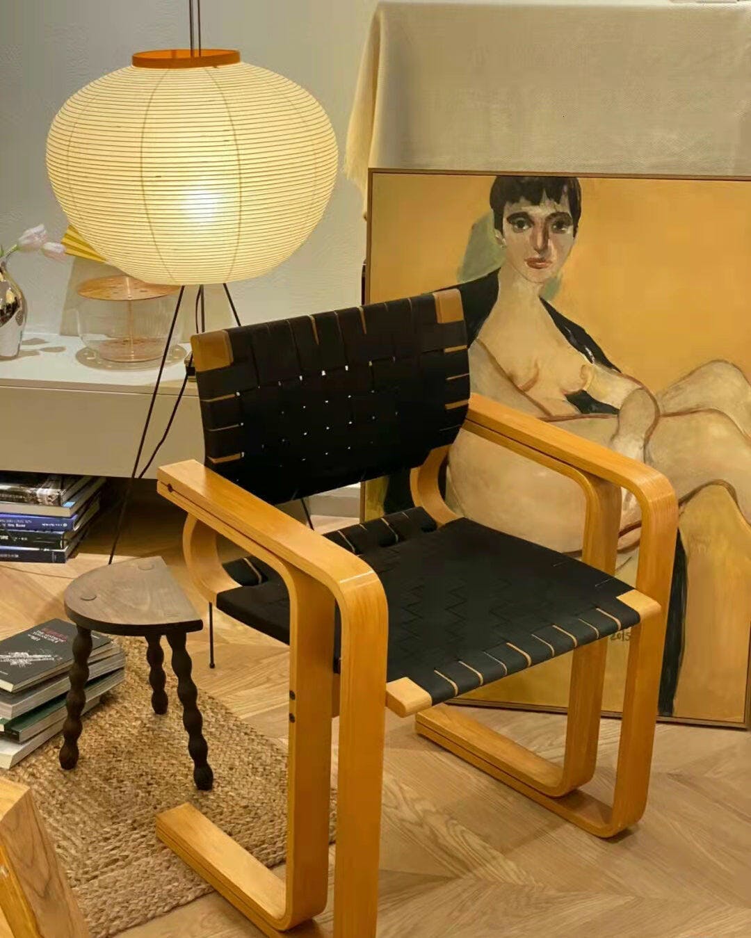 Minimalistyczna lampa stojąca inspirowana zenem