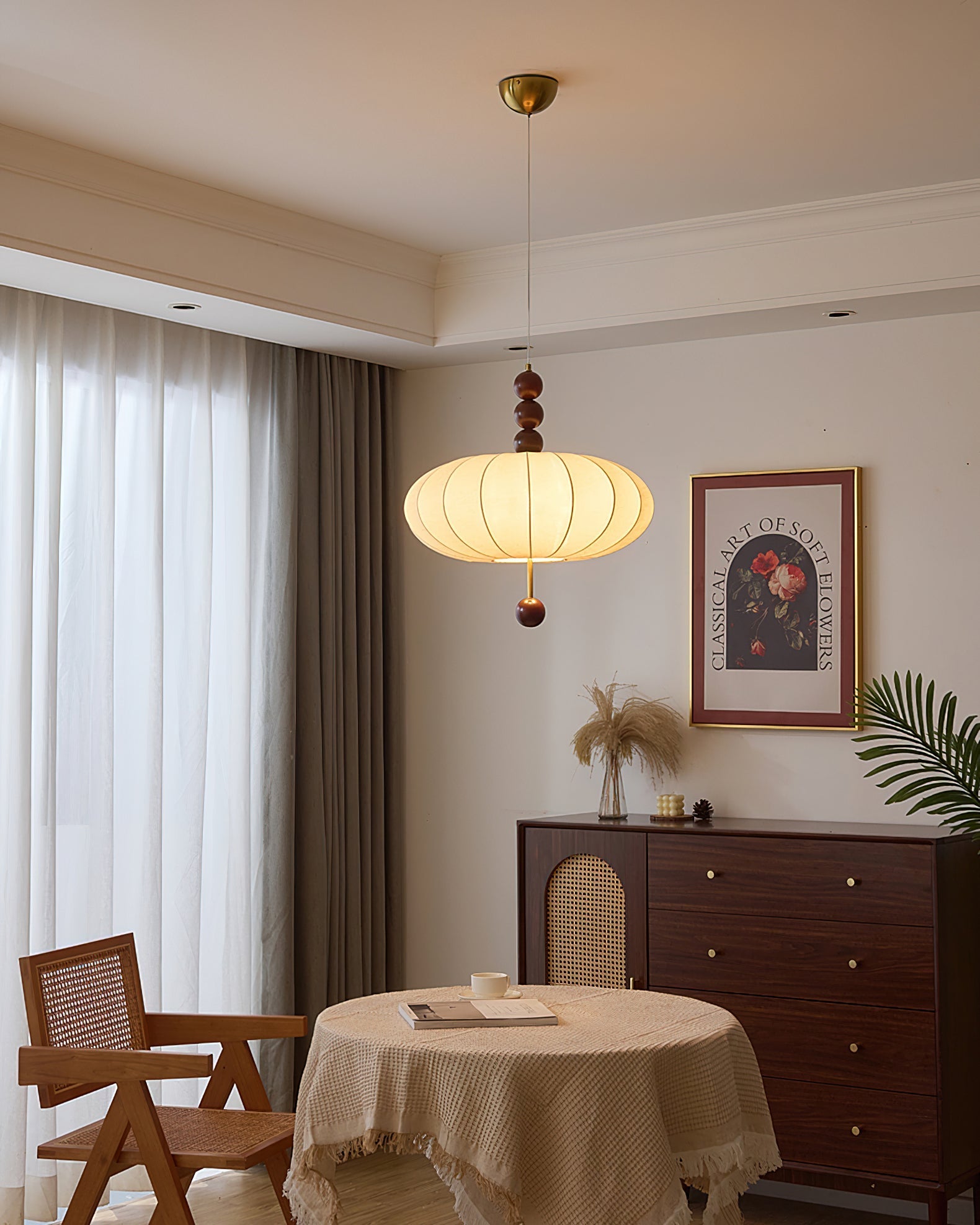 Lampa sufitowa w stylu japandi z połowy wieku