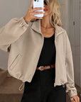 Chaqueta de mujer con cuello alto y cremallera – Corte holgado y cordón en el bajo. Estilo informal para otoño-invierno