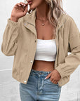Dámská hnědá manšestrová bunda: ležérní a trendy styl pro každý den