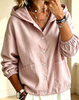 Chaqueta de mujer con capucha y botones, de corte holgado – un estilo desenfadado y cómodo, ideal para combinar con otras prendas